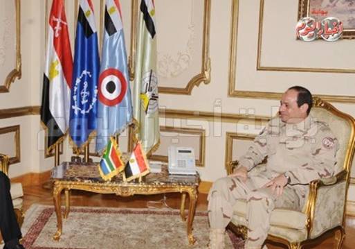 المشير عبد الفتاح السيسى يلتقي وزير الدولة للأمن بجنوب افريقيا