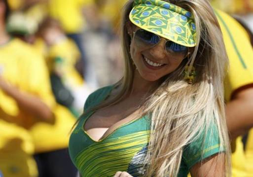 حسناوات البرازيل يسرقن الأضواء من كأس العالم
