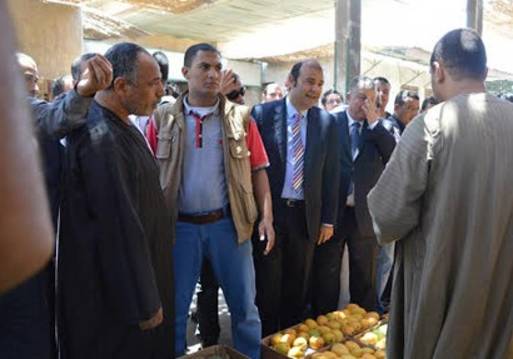 وزير التموين خلال افتتاحه مخبز بمدينة 6 أكتوبر