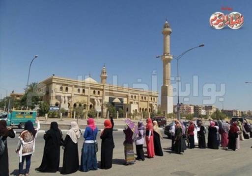  سلاسل بشرية لنساء الارهاب بأكتوبر امام مسجد راغب