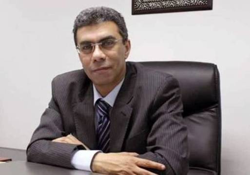 ياسر رزق يهنئ الفائزين بانتخابات مجلس الإدارة والجمعية العمومية وسط جموع المهنئين 
