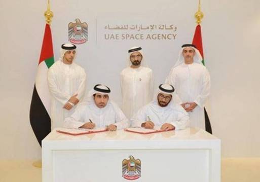 محمد بن راشد يشهد توقيع اتفاقية بناء أول مسبار عربي