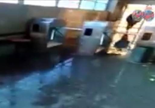 كارثة .. محطة مترو حدائق المعادى تغرق فى شبر ماية 
