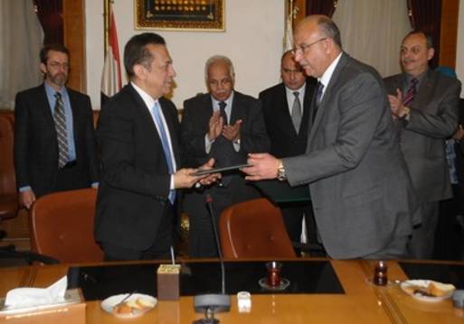 القاهرة توقع عقد تطوير هيئة النقل العام ومحاور بالعاصمة
