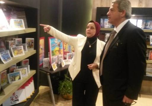 وزير الشباب خلال تواجده بمعرض الكتاب