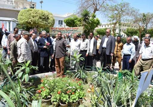 محافظ المنيا يفتتح معرض زهور الربيع