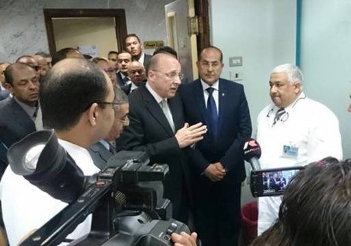 وزير الصحة خلال زيارته لمستشفى الهلال للتأمين الصحي بسوهاج