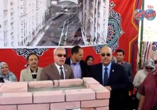 محافظ بورسعيد يضع حجر الأساس لمشروع الإسكان التعاوني 