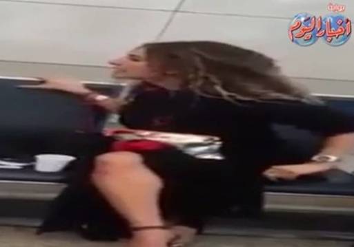 الكاميرا الخفيه تصطاد امراة تعتدي بالضرب على ضابط شرطة بالمطار - الجزء التاني 