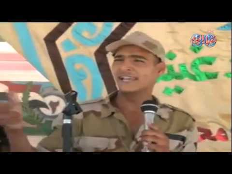 جندي مقاتل يلقي الشعر في الجيش المصري 