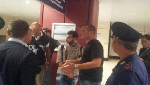 محمد صلاح اثناء وصولة مطار روما