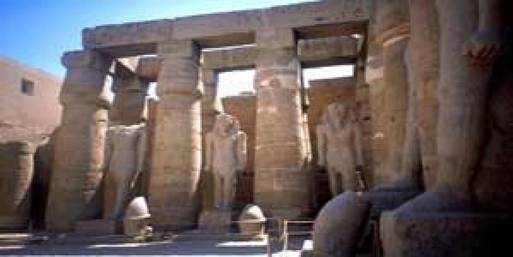 وزارة السياحة المصرية تعتزم إقامة بطولة للتنس بجوار معبد الكرنك