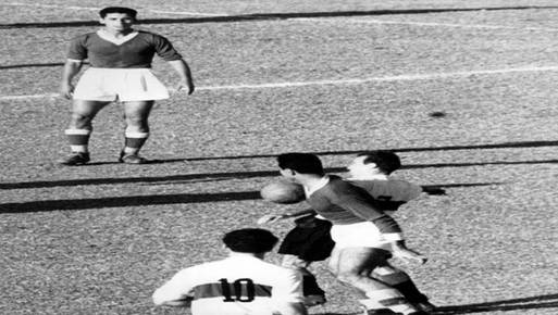 صورة أرشيفية لإحدى مباريات مصر وإيطاليا فى الخمسينيات