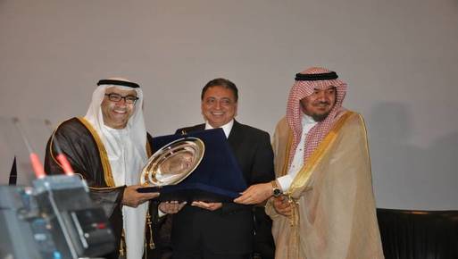 وزير الصحة يسلم جوائز اتحاد المستشفيات العربية لعام ٢٠١٦ 