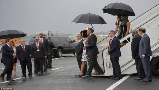 باراك أوباما لدى وصوله إلى هافانا 