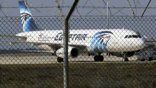 الطائرة المصرية المختطفة - صورة من رويترز