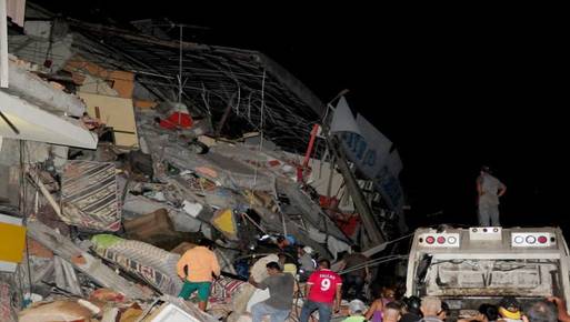 زلزال الإكوادور المدمر - صورة من رويترز