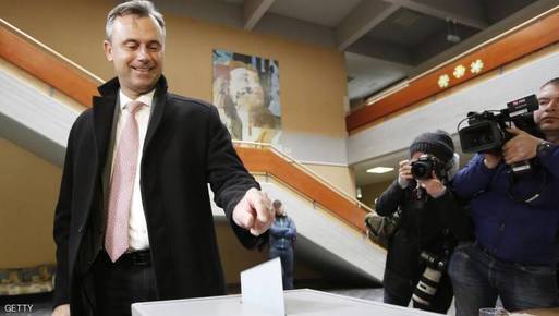 مرشح اليمين المتطرف نوربرت هوفر يدلي بصوته في الانتخابات الرئاسية النمساوية الأحد