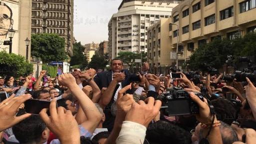 يحيى قلاش أمام نقابة الصحفيين