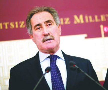 وزير الثقافة والسياحة التركي السابق ارطغرل جوناي 