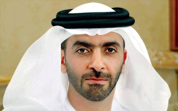 وزير داخلية الإمارات : قطر حرباء حتى لو وقفت بجوار شجرة زيتون