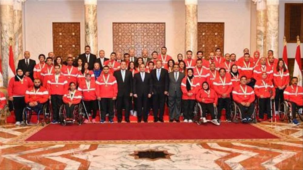  السيسي يكرّم عدد من أبطال مصر في الألعاب المختلفة
