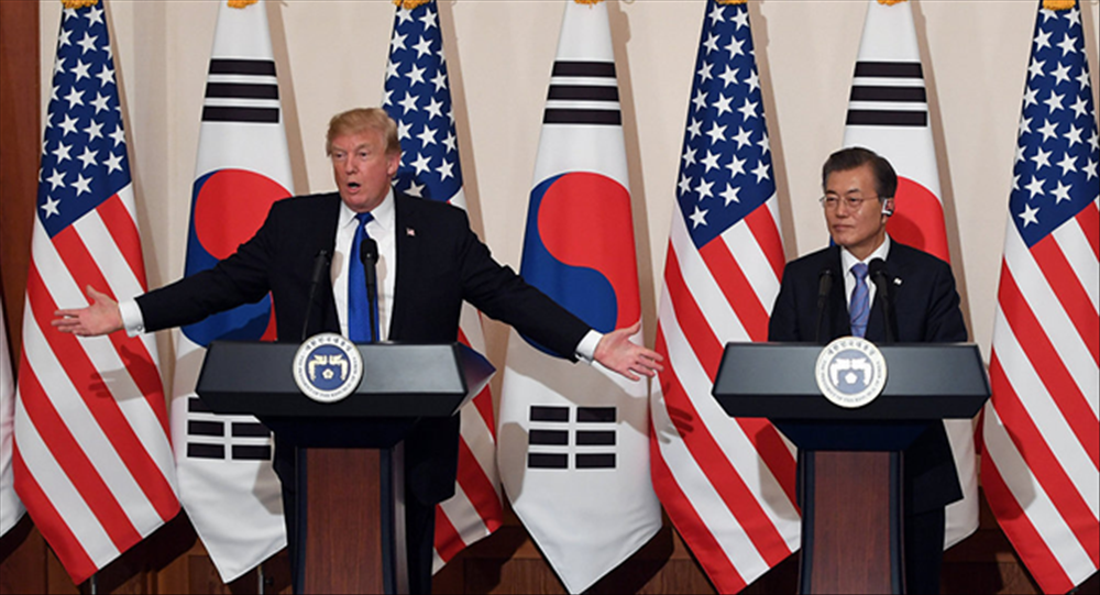 الزعيمان الكوري الجنوبي والأمريكي