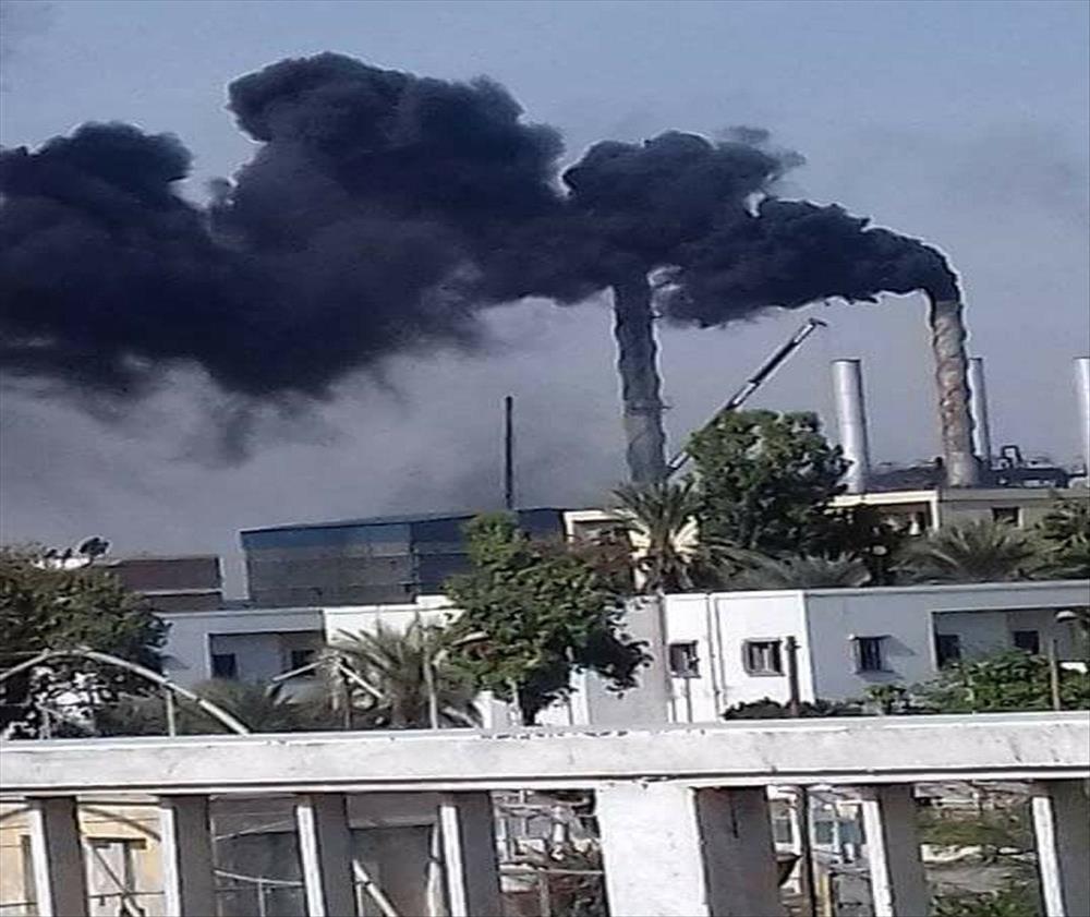 صورة للدخان يتصاعد من مصنع السكر