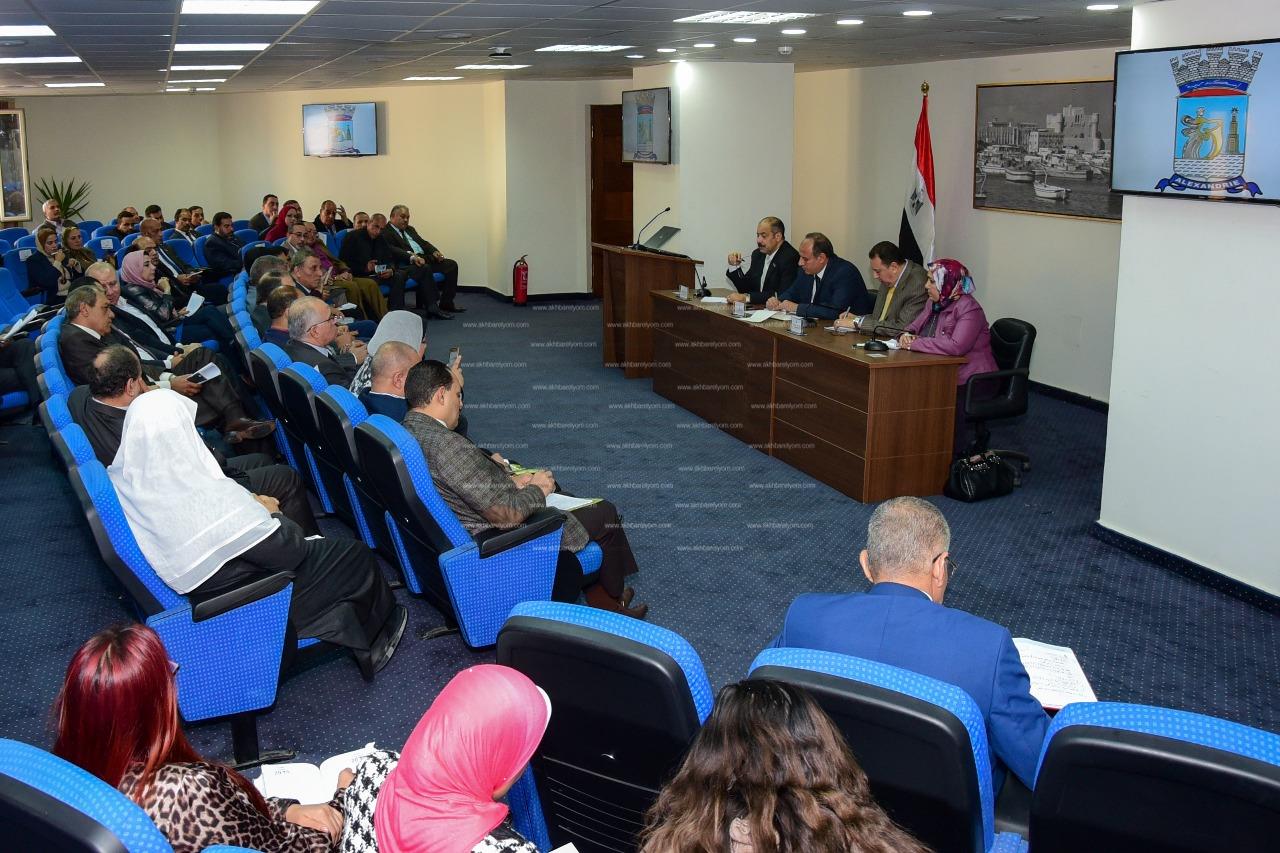 اجتماع محافظ الإسكندرية مع قيادات التعليم بالمحافظة