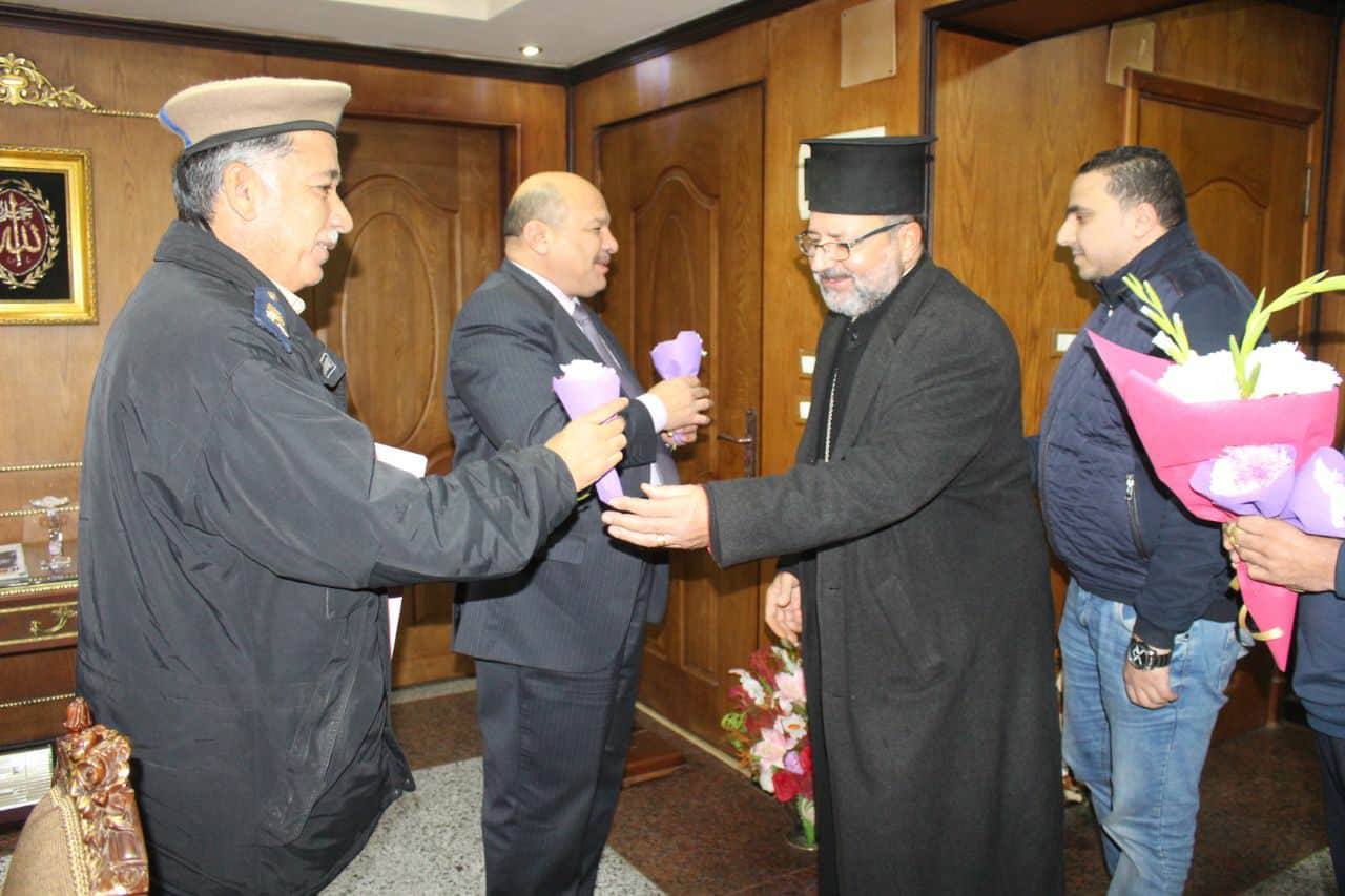 تقديم  التهنئة والورود لمدير أمن دمياط إحتفالا بعيد الشرطة 