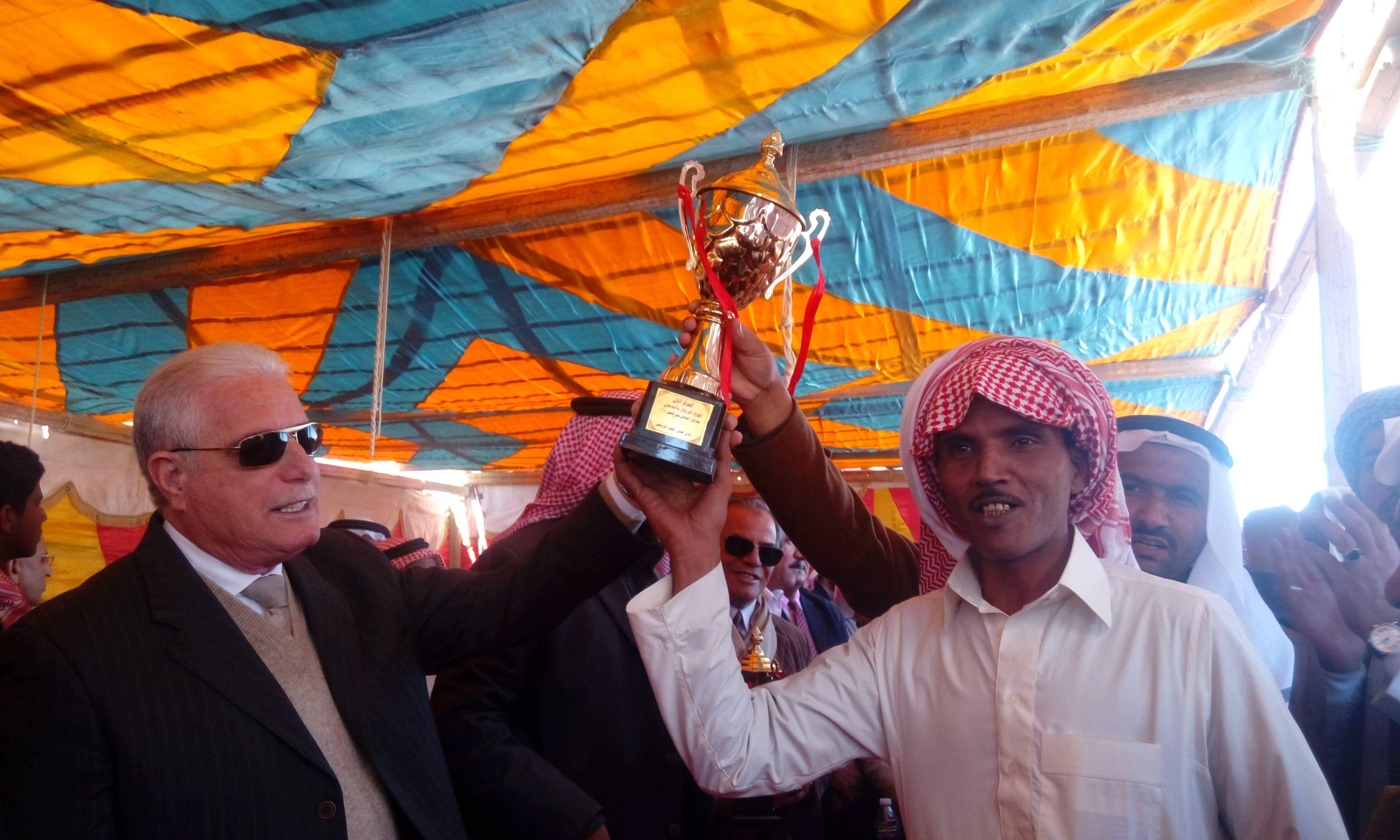 فوده يسلم كأس سباق الهجن بجنوب سيناء 