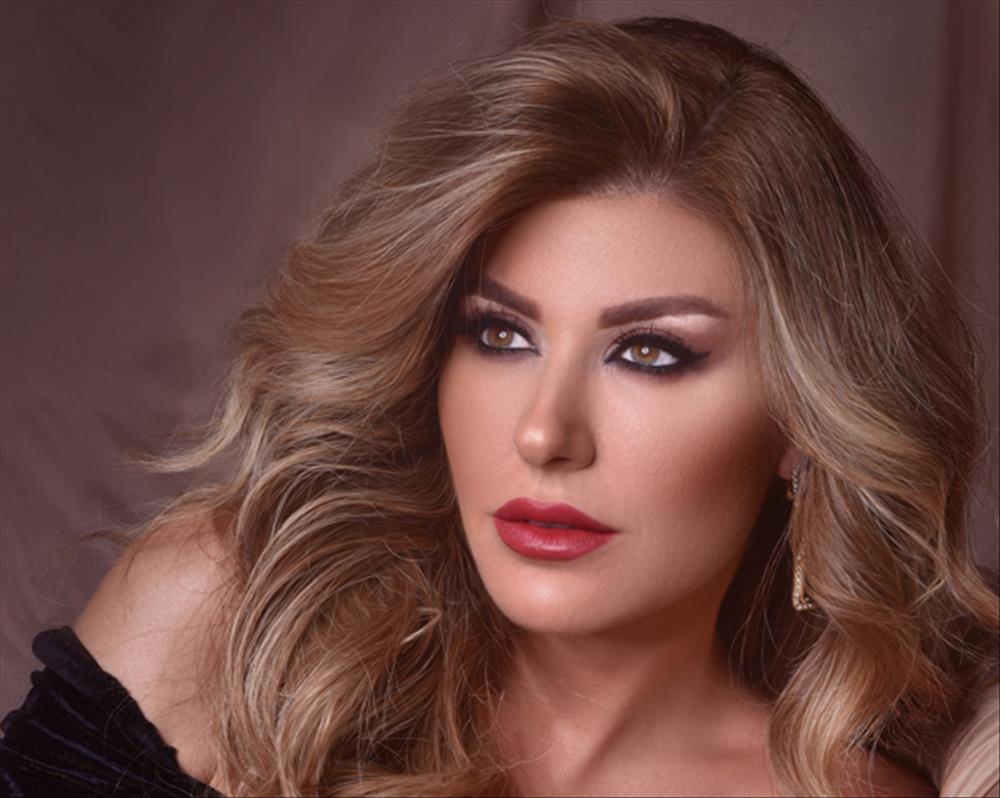 الممثلة والمذيعة اللبنانية ريتا حرب