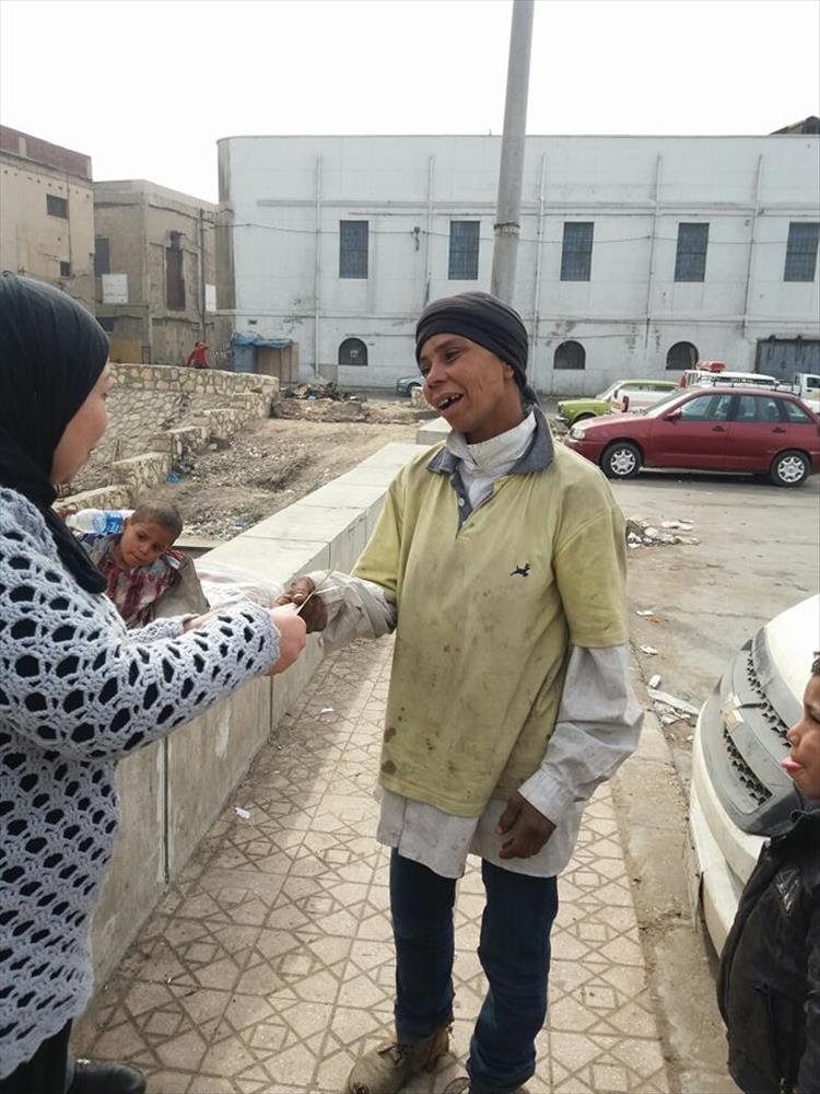 "التدخل السريع" بالاسكندرية يقدم مساعدات لفاطمة وأبنائها