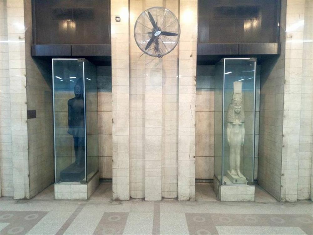 عودة التماثيل الفرعونية بمحطة مترو السادات