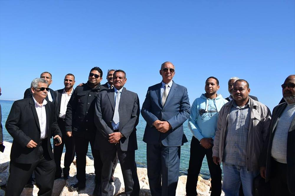 محافظ البحر الأحمر يتفقد مشروع حماية الشواطئ بمدينة سفاجا