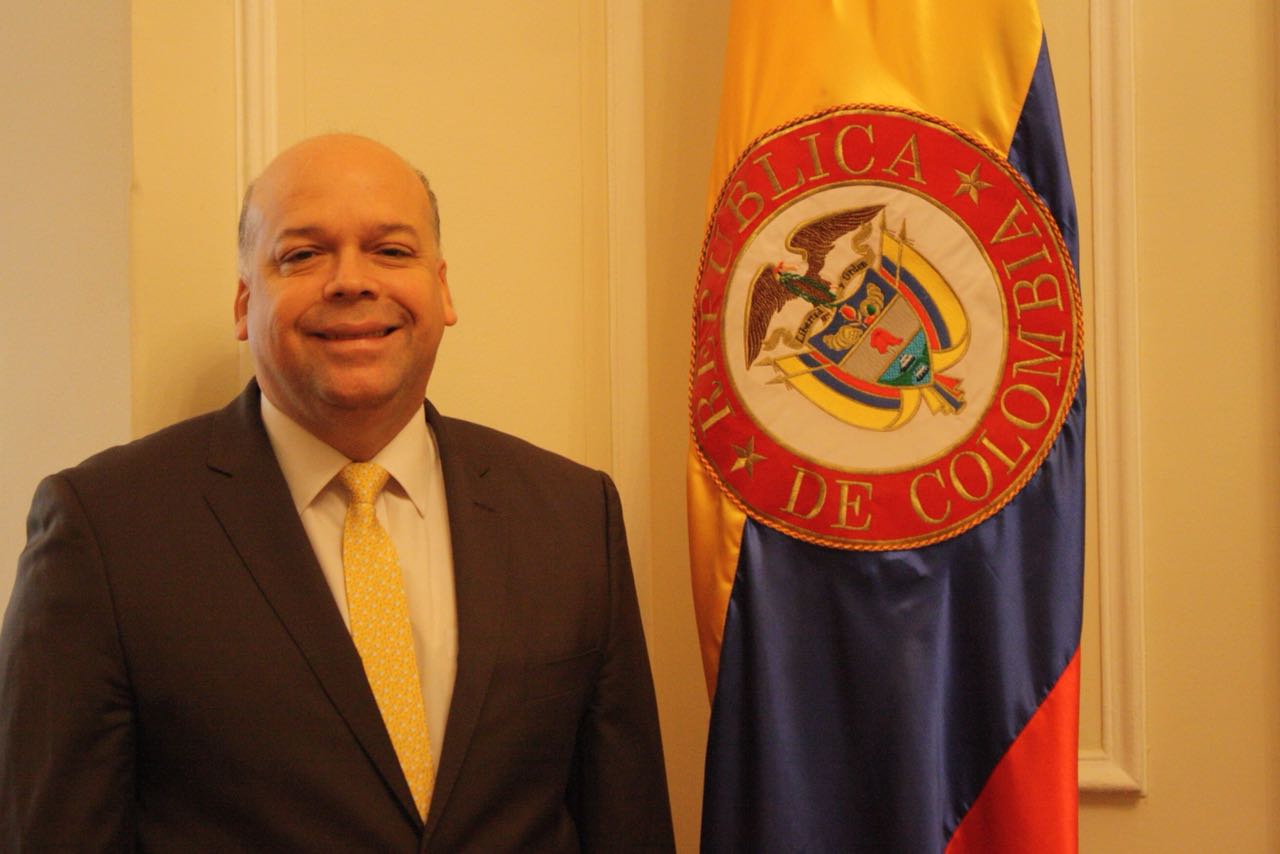 ألفونسو سوريا مندوزا السفير الكولومبي