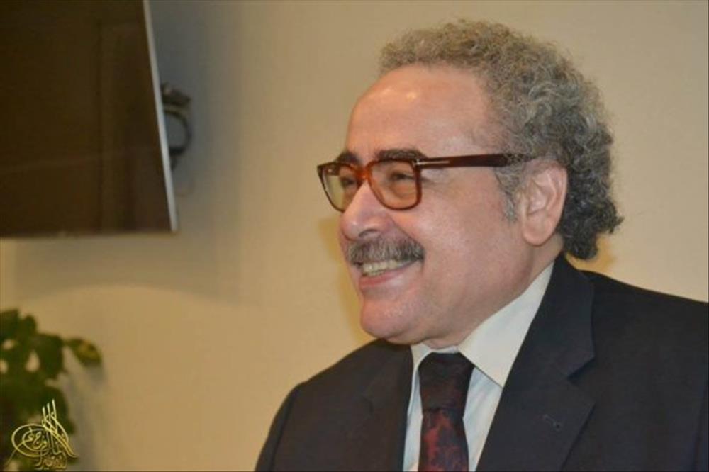الدكتور علاء عبد الهادى رئيس النقابة العامة لاتحاد كتاب مصر