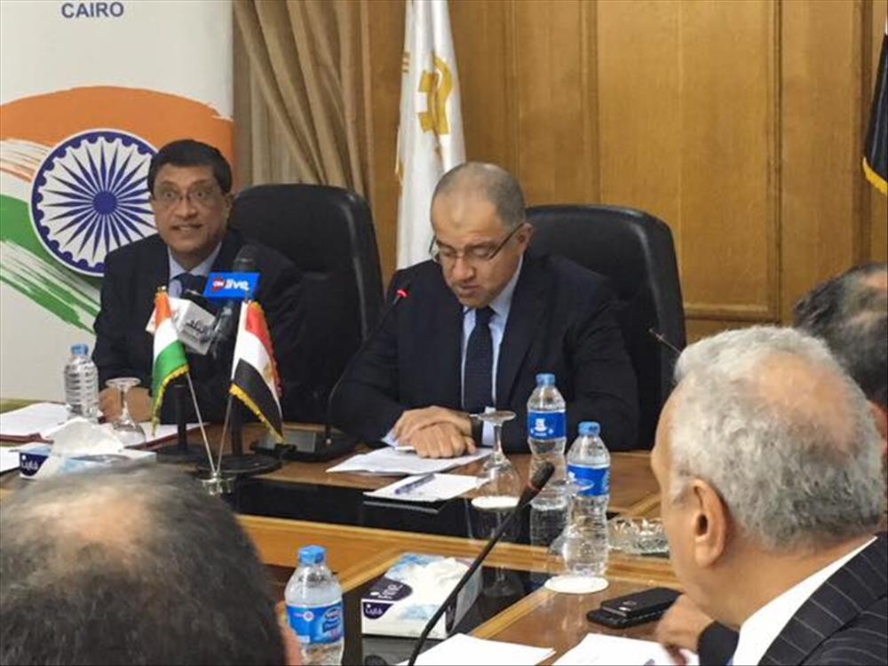 السفير الهندي بالقاهرة خلال جلسة نقاشية بشأن فرص الاستثمار 