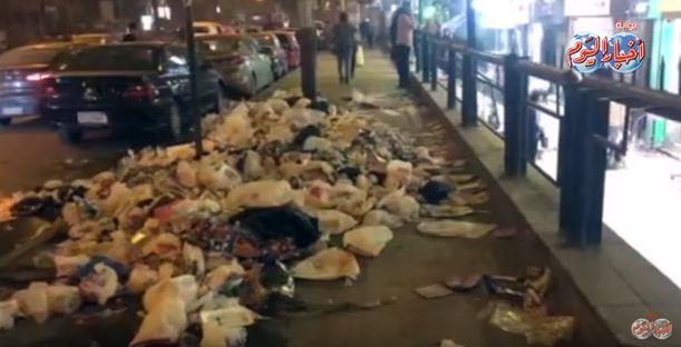 القمامة تملأ شوارع الهرم 