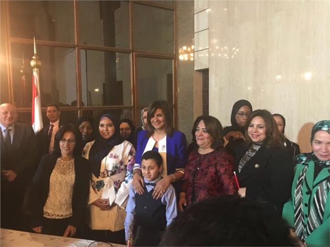 لقاء السفيرة نبيلة مكرم وزيرة الهجرة بالجالية المصرية بالخارج
