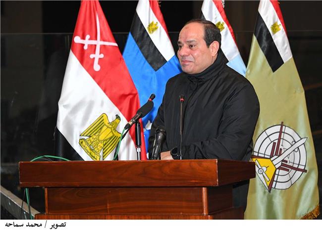 الرئاسة : السيسي يزور الكلية الحربية ويؤكد : مهمة الحفاظ على مصر هي مسئولية جميع المصريين