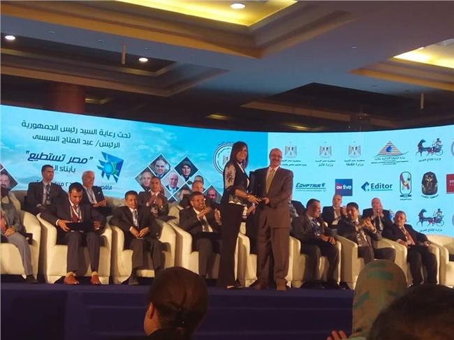 وزيرة الهجرة تكرم علماء مصر المشاركين في مؤتمر "مصر تستطيع"