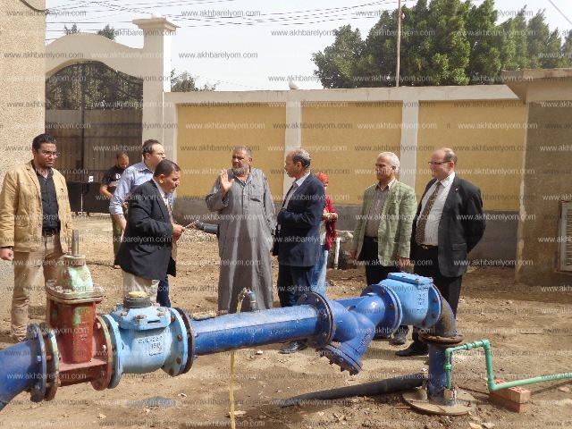 خبراء جيولوجيين بجامعة المنوفية يدرسون تصميم الآبار وتخزين المياه الجوفية لقرية طنبدي
