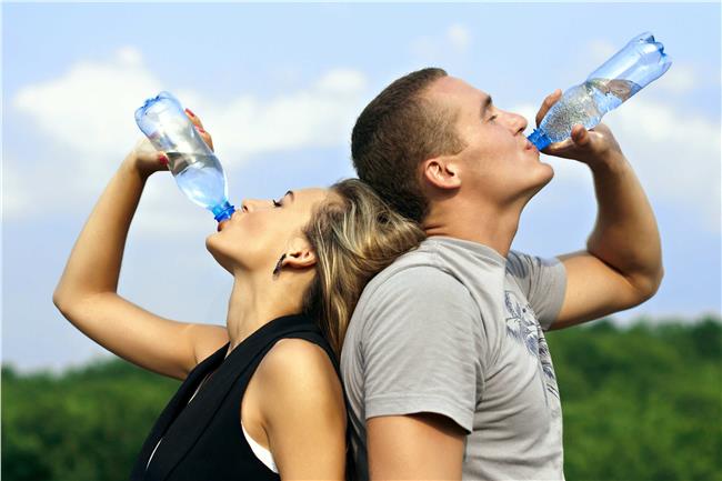 ٨ فوائد لشرب الماء أثناء ممارسة الرياضة           