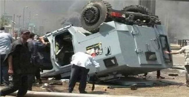 اصابة 8 أفراد ومجندين في حادث انقلاب مدرعة شرطة في السويس 