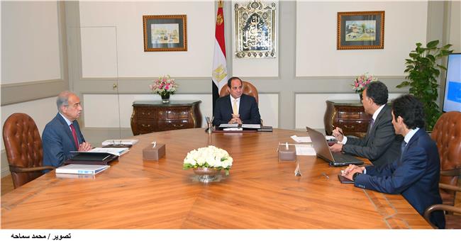  الرئيس السيسي يلتقي رئيس الوزراء ووزير النقل 