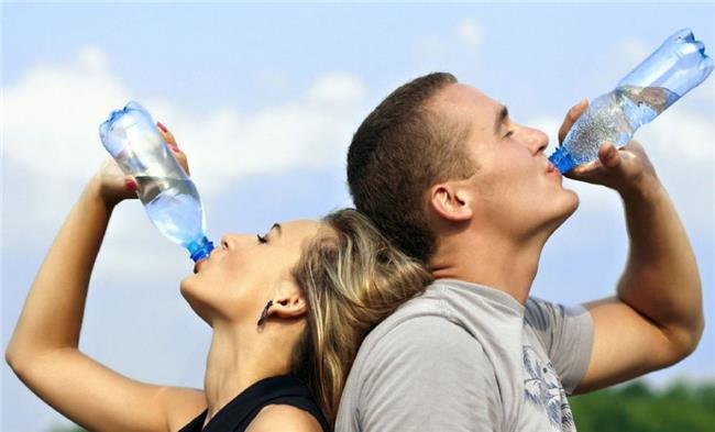 شرب الماء لتفادي آلام العضلات عقب ممارسة الرياضة