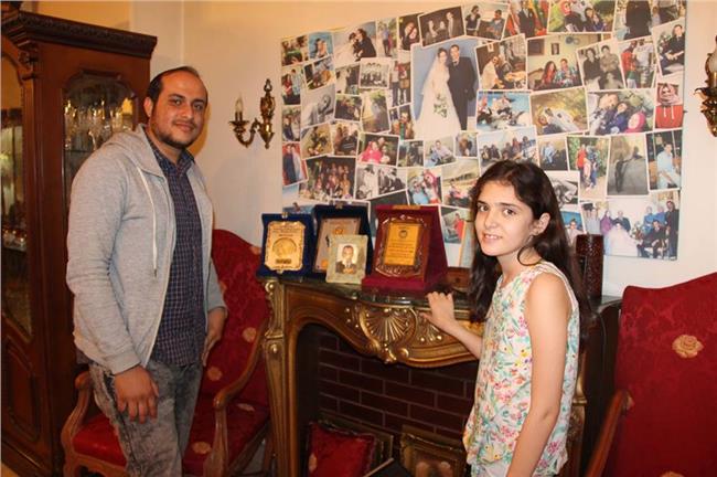عالية طفلة الشهيد العميد ياسر الحديدي مع محرر بوابة أخبار اليوم