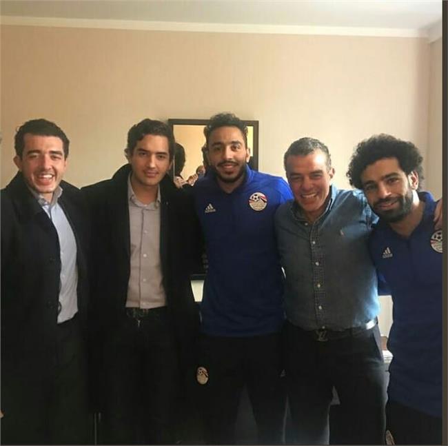 خالد مرتجي مع لاعبي المنتخب