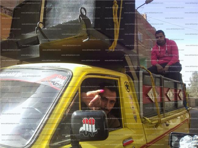 أهالي أوسيم بالسيارات يحتفلون قبل نزول الانتخابات